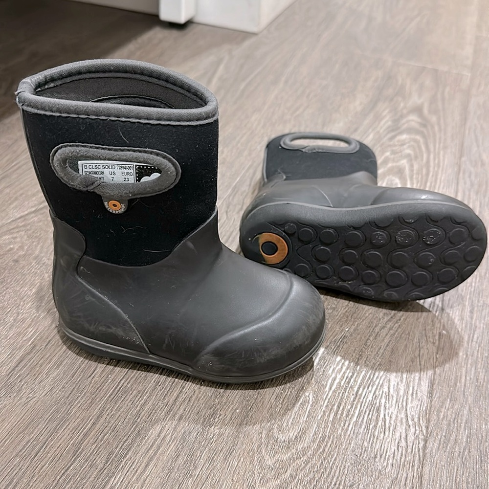 Kids bogs winter boots size 7 toddler black